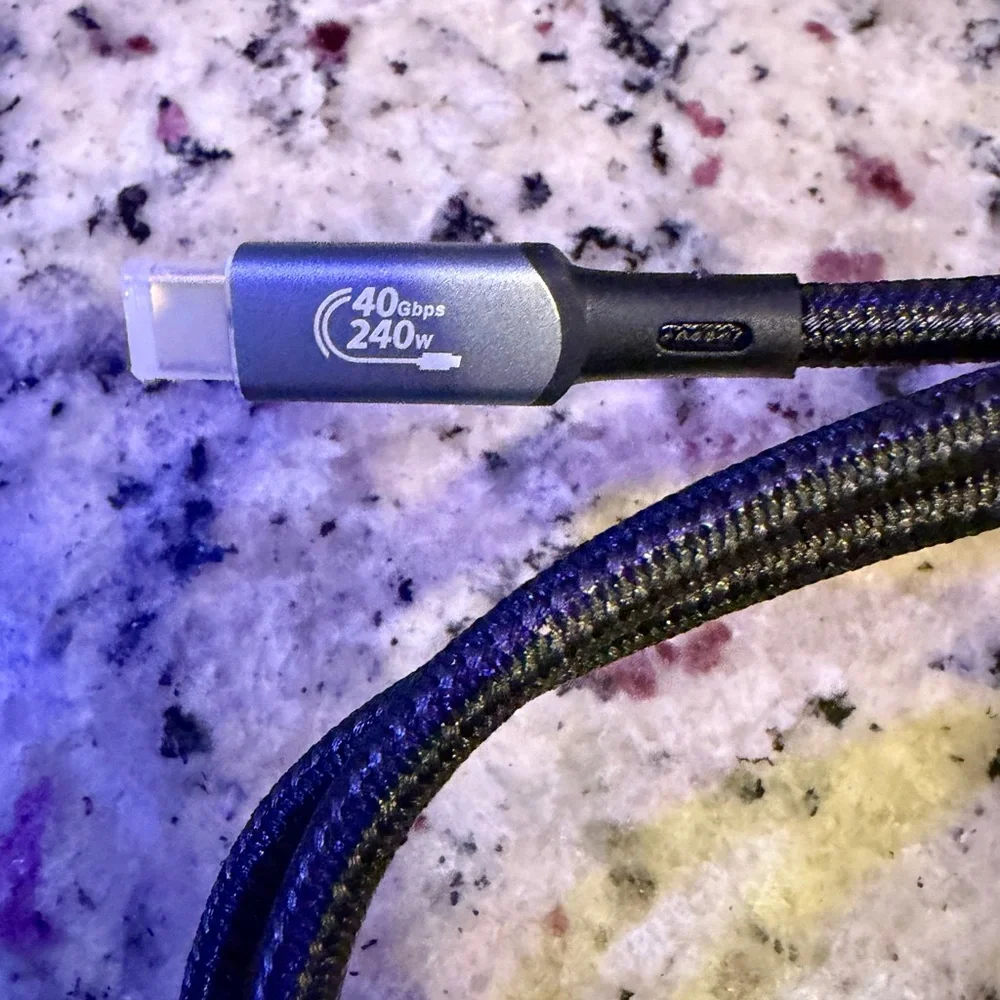 3.3ft USB4 cable, 8k Display / 40Gbps Data Transfer / 240w Power Delivery
